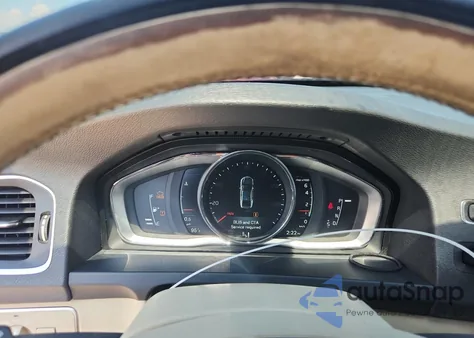 2015 Volvo S60 Premier z USA, uszkodzony, nr VIN YV140MFK6F2364447